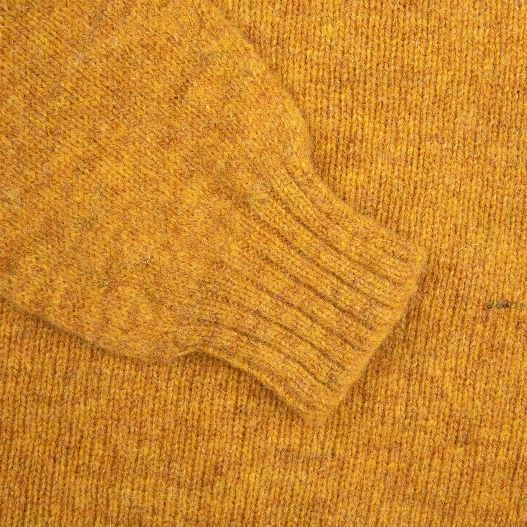 Laurence J. Smith Super soft Seamless Crew Neck Pullover Cummin