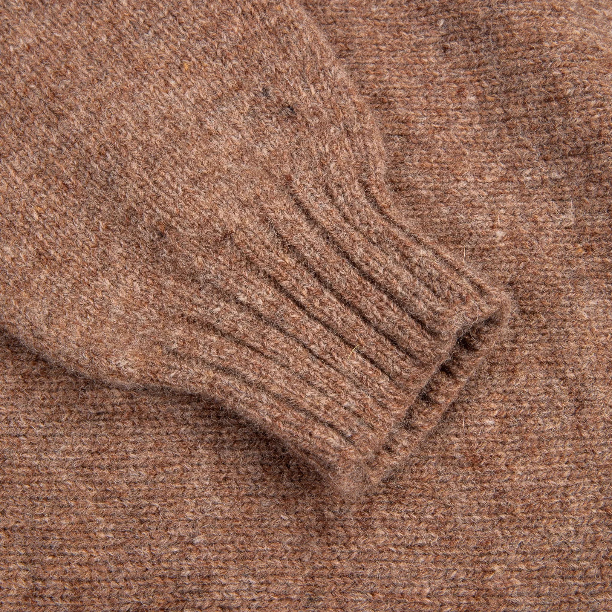 Laurence J. Smith  Super soft Seamless Crew Neck Pullover Nutmeg