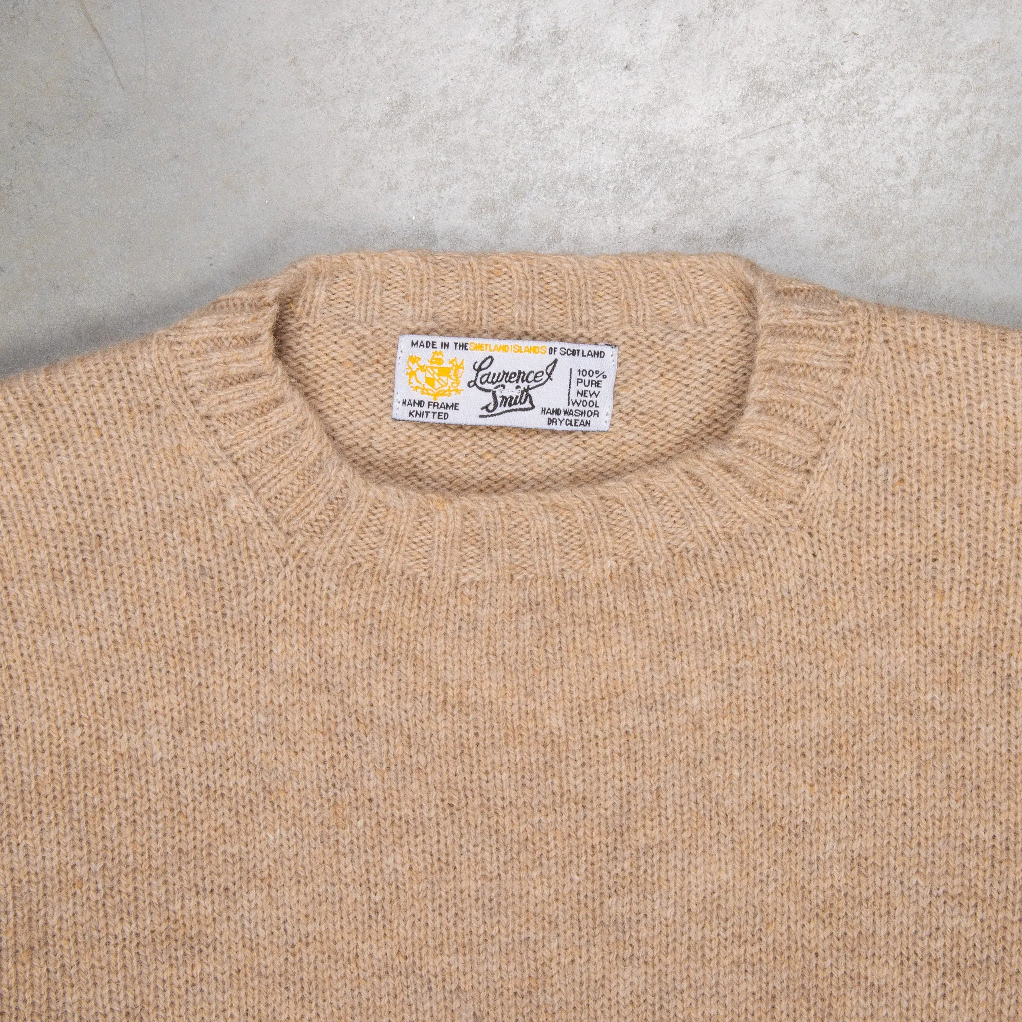 Laurence J. Smith Super soft Seamless Crew Neck Pullover Oatmilk