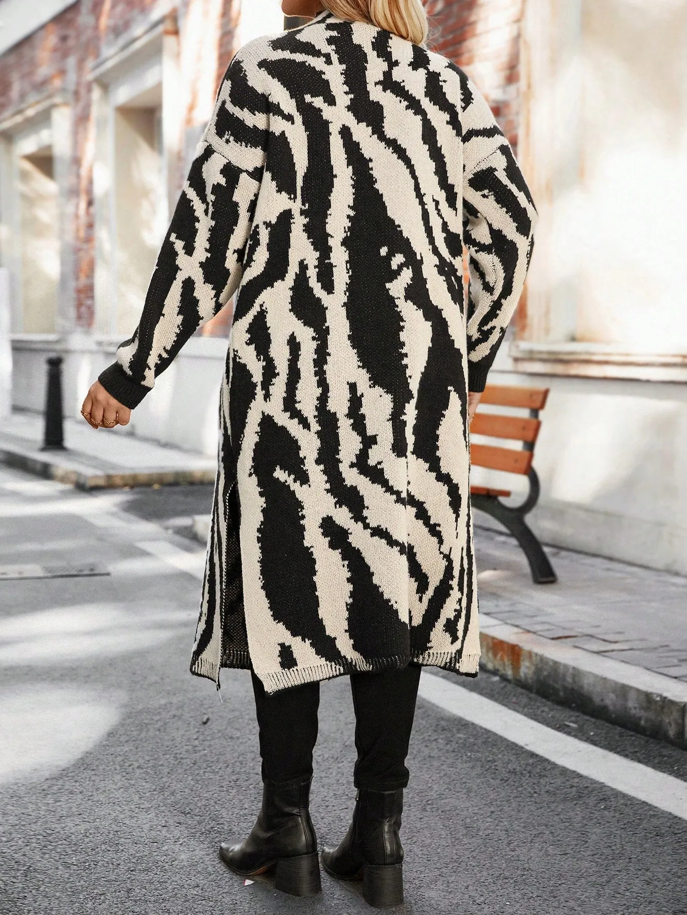 Plus Size Women's Zebra Stripe Lantern Sleeve Cardigan
