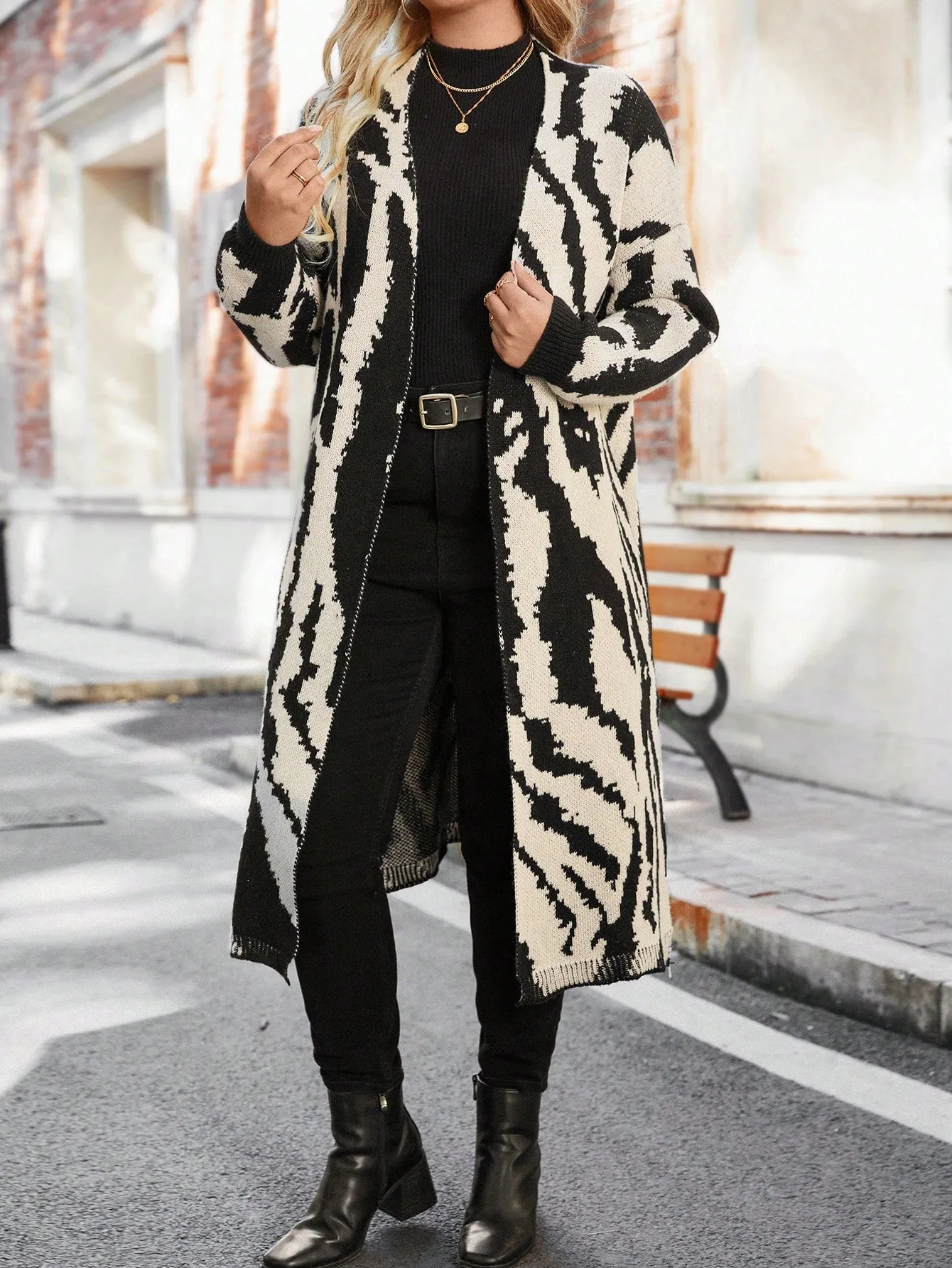 Plus Size Women's Zebra Stripe Lantern Sleeve Cardigan