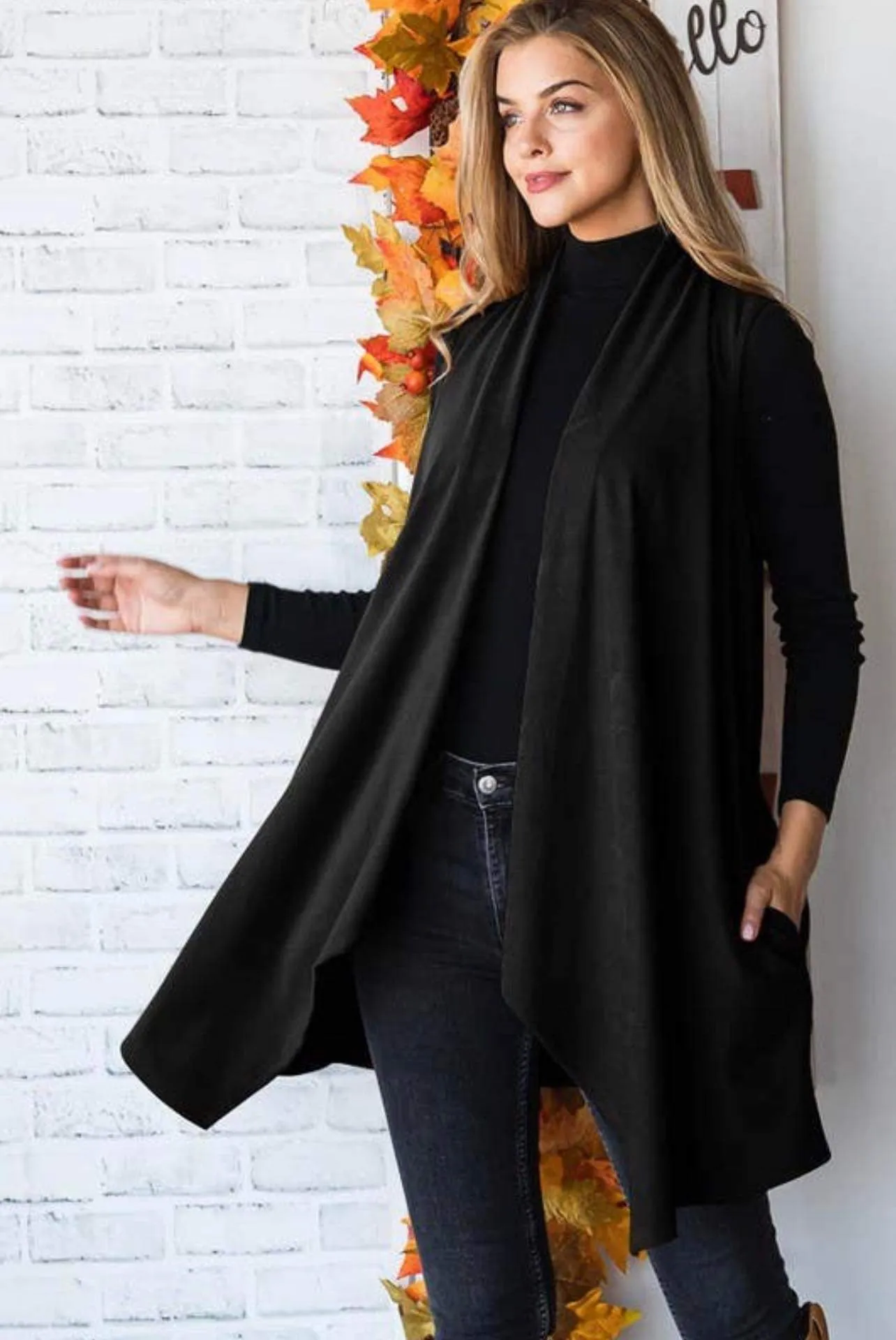 SLEEVELESS SOLID OPEN CARDIGAN WITH SIDE POCKET AND ASYMMETRICAL HEM DETAIL