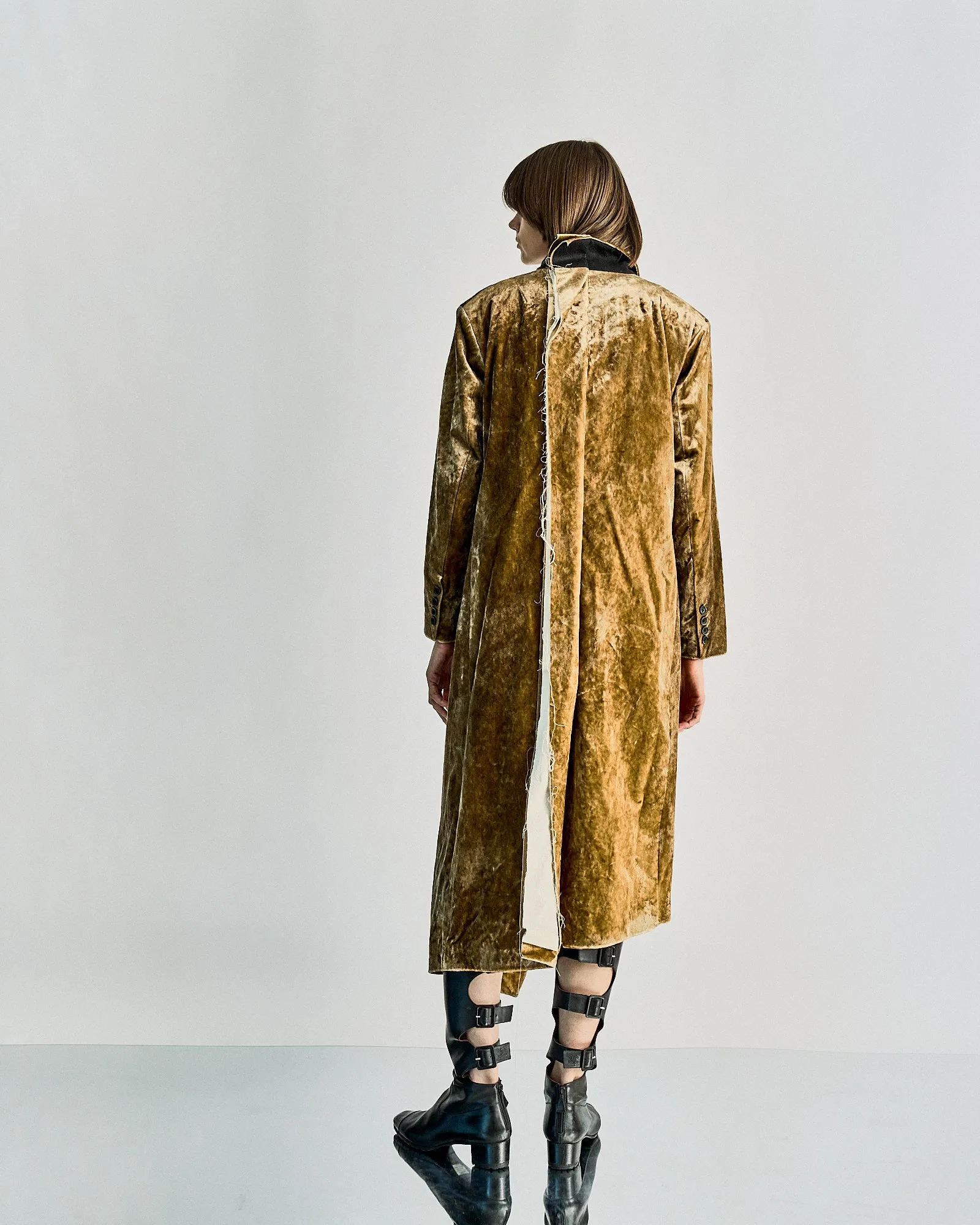Uma Wang FW 2018 Colten asymmetric velvet coat