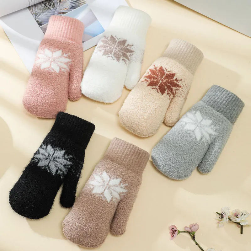 Warm Snowflake Gloves